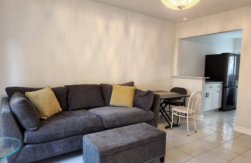 Poinciana Park Casa | Bright 2-BR &backyard mins to las olas/beach/airport
