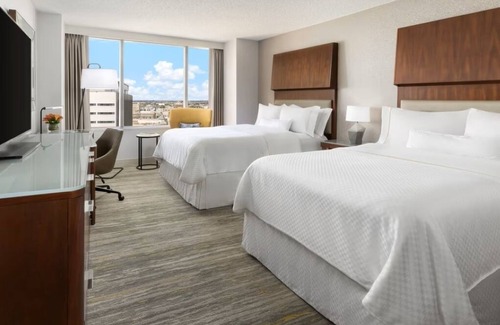 Downtown Long Beach Hotel | Bright 2 Double Beds | Near Long Beach Attractions