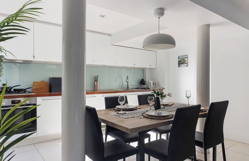 Hanger Hill Apartamento | Bright 2BDR Flat w/Garden | 8min walk to Central