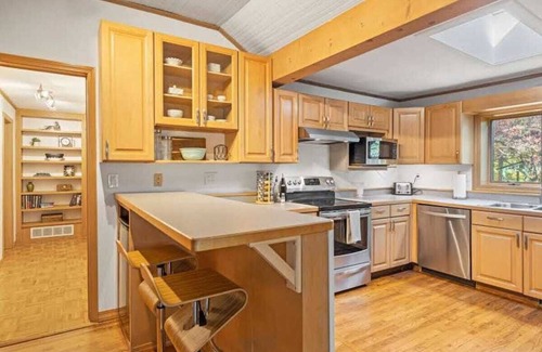 Hendersonville Casa | Bright 2BR House w/ Sunroom + Firepit~Near Trails