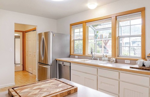 Volcano Casa | Bright 2BR in Charming Gold Rush Town w/ Cozy Fireplace & Tree Views