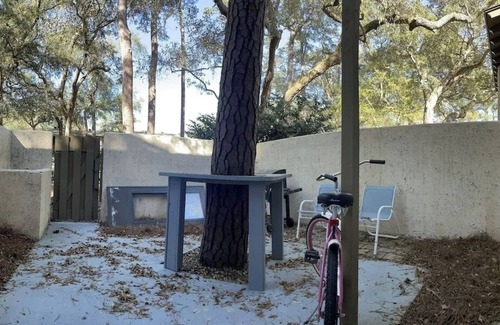 Palmetto Dunes Cabaña | Bright 2BR Townhome Pool & Beach Minutes Away