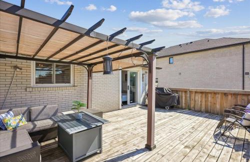 Northeast Mississauga Apartamento | Bright 3-BDRM House, Family Home & Parking, YYZ Airport