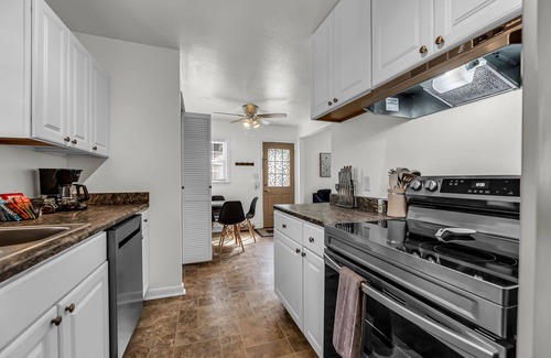 Chapel Hill Casa | Bright 3 bedroom House, near UNC Campus and Medical Centers!