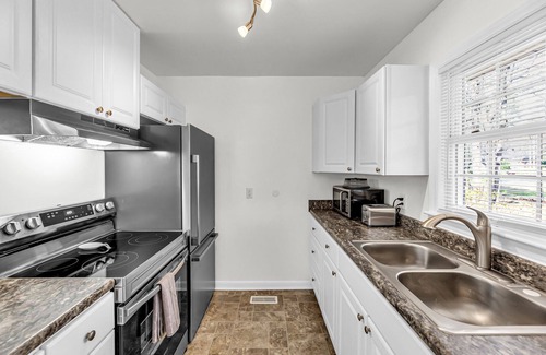 Chapel Hill Casa | Bright 3 bedroom House, near UNC Campus and Medical Centers!