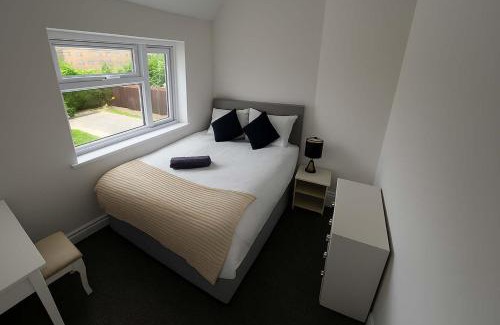 Cribbs Causeway Casa | Bright 3-Bedroom Home Near Cribbs Causeway, Bristo