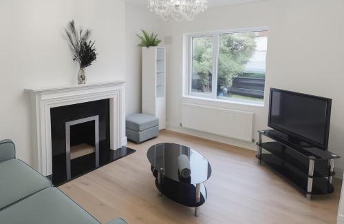 Cribbs Causeway Casa | Bright 3-Bedroom Home Near Cribbs Causeway, Bristo