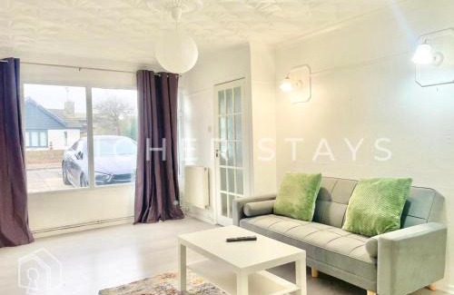 Tilbury Casa | Bright 3-Bedroom House, Driveway and Garden