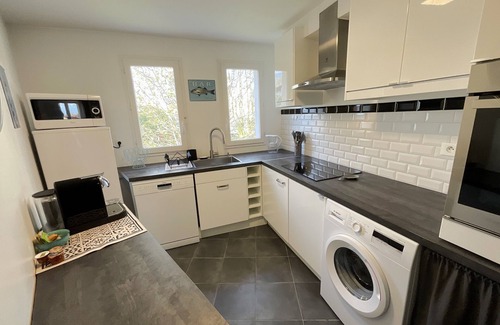 Voisins-le-Bretonneux Apartamento | Bright 3-room apartment with balcony 12 min from Versailles and 5 min from the Golf National!
