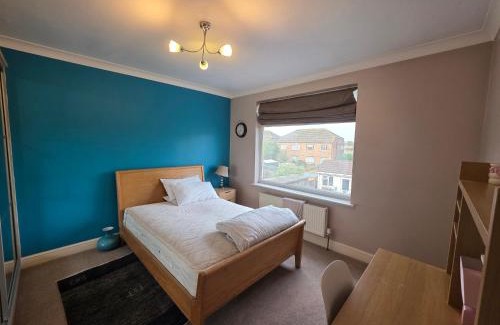 Barkingside Apartamento | Bright 3BD Family Home with Garden Barkingside