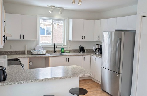 Longueuil Apartamento | Bright 3BR Apt Near Montreal