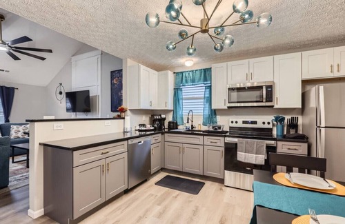 Columbus Casa | Bright 3BR Home w Garage near CMH & Ohio Dominican