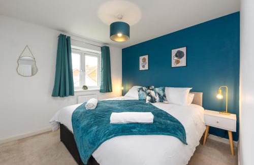 Maidstone Casa | Bright 4 Bedroom House-Sleeps 7-Parking-Nr Hospital-Contractors Stay