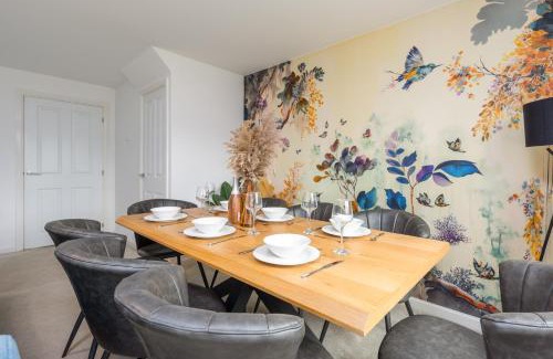 Maidstone Casa | Bright 4 Bedroom House-Sleeps 7-Parking-Nr Hospital-Contractors Stay