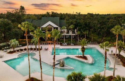 Bearss Plaza Apartamento | Bright 4BR Retreat Pool Gym & Extended Stays