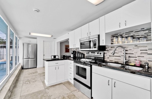 Driftwood Casa | Bright 4BR with Pool and Game Room near Hard Rock