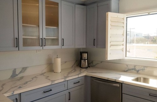 Marina Peninsula Apartamento | Bright 5 bdroom 3 bath w/Rooftop Deck by the Beach