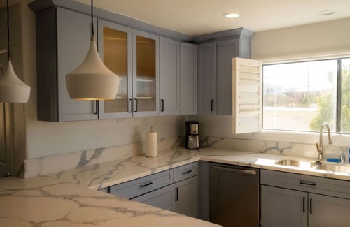 Marina Peninsula Apartamento | Bright 5 bdroom 3 bath w/Rooftop Deck by the Beach