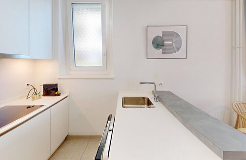 Lausanne Apartamento | Bright & Airy 1-Bedroom Apartment with 2 Bathrooms - Lausanne City Centre