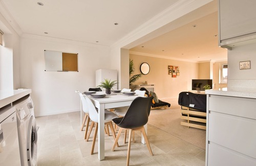 Llanishen Apartamento | Bright & Airy 3-Bed with Parking