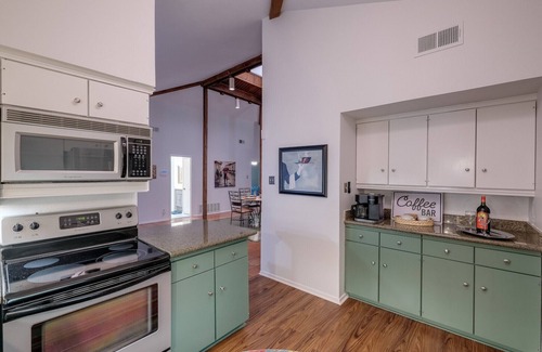 Oak Park - Northwood Casa | Bright & airy 3 bedroom home centrally located in zip 78209!