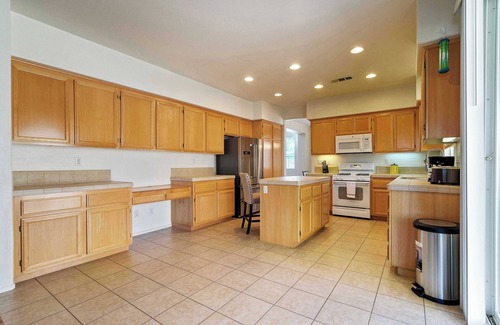Lancaster Casa | Bright & Airy 4BR in Lancaster, Open Concept & Remodeled w Large Backyard#41390