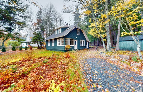 Northeast Harbor Casa | Bright & airy cottage with firepit, bikes, high-speed WiFi & private W/D
