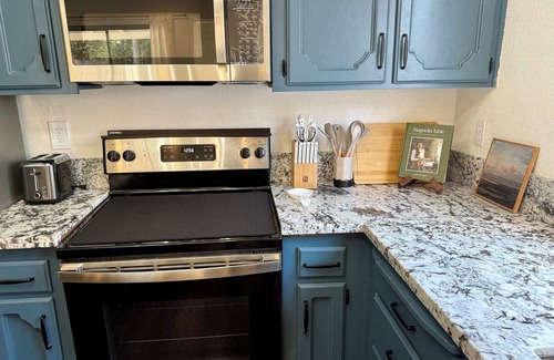 Fresno Casa | Bright & Airy Family Retreat 3 bedroom 2 bathroom