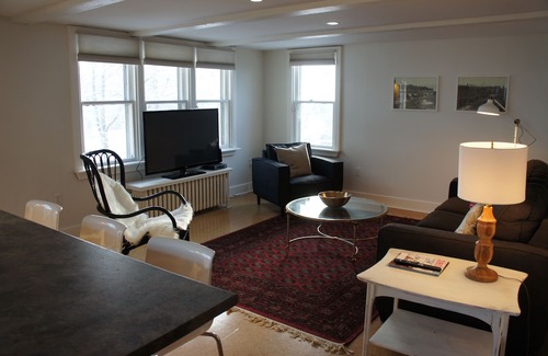 Charlottetown Apartamento | Bright, Airy Flat in Downtown Century Home