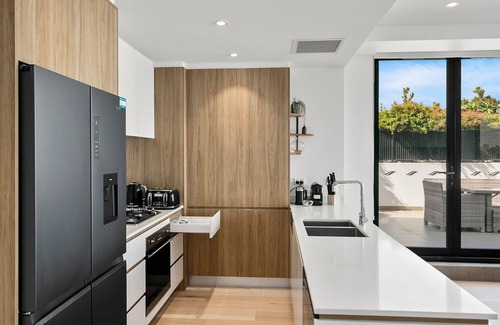 Miranda Apartamento | Bright & Airy Retreat with Balcony & BBQ