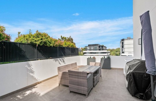 Miranda Apartamento | Bright & Airy Retreat with Balcony & BBQ