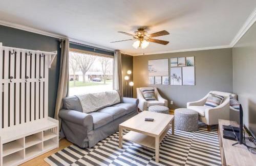 Algoma Casa | Bright Algoma Home 1 Mi to Lake Michigan!