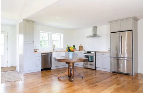 Manlius Casa | Bright and Airy 5 Bedroom Farmhouse w/sunset views