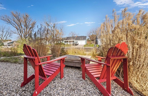 Arden-Arcade Cabaña | Bright and Airy, Garden Retreat near Cottage Park. Pet Friendly.