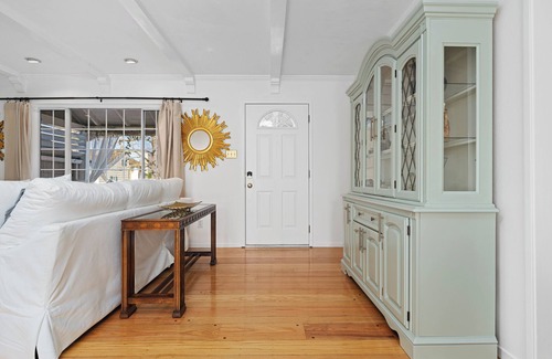 Arden-Arcade Cabaña | Bright and Airy, Garden Retreat near Cottage Park. Pet Friendly.