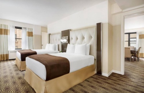 Garment District Hotel | Bright and Airy Hotel Room at the Heart of NYC’s Energy and Buzz