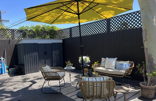 Westchester Apartamento | Bright and Beautiful Studio Guest House with Patio