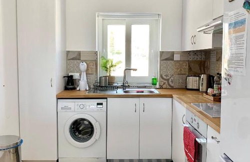 Agios Tychon Apartamento | Bright and Breezy Beachside Apartment