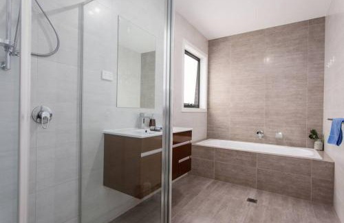Throsby Casa | Bright and Chic House at Throsby with 4 Bedrooms