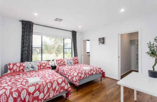 Throsby Casa | Bright and Chic House at Throsby with 4 Bedrooms