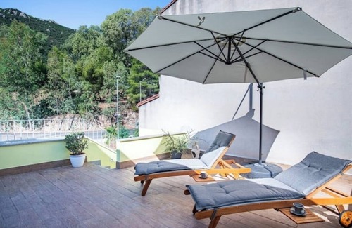 Guspini Casa | Bright and comfortable room with private bathroom