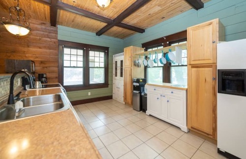 Harrison Cabaña | Bright and Cozy 2 Bedroom Cottage w/ Amenities