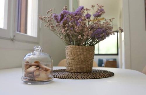 Ra'ananna Apartamento | Bright and Cozy Bauhaus Gem