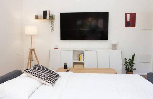 Ra'ananna Apartamento | Bright and Cozy Bauhaus Gem