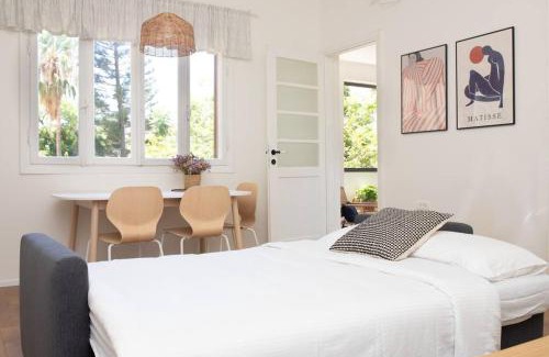 Ra'ananna Apartamento | Bright and Cozy Bauhaus Gem