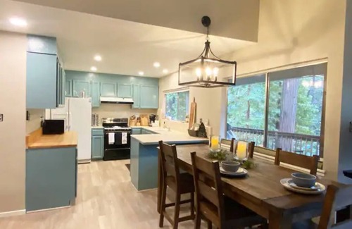 Arnold Cabina | Bright and Cozy Cabin in Blue Lake Springs