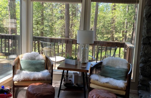Arnold Cabina | Bright and Cozy Cabin in Blue Lake Springs