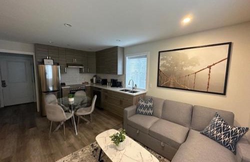 Sunset Casa | Bright and cozy modern home in Vancouver - central to YVR-Downtown - Free Private Parking