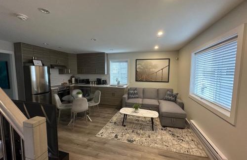 Sunset Casa | Bright and cozy modern home in Vancouver - central to YVR-Downtown - Free Private Parking