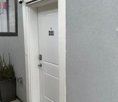 Sunset Casa | Bright and cozy modern home in Vancouver - central to YVR-Downtown - Free Private Parking
